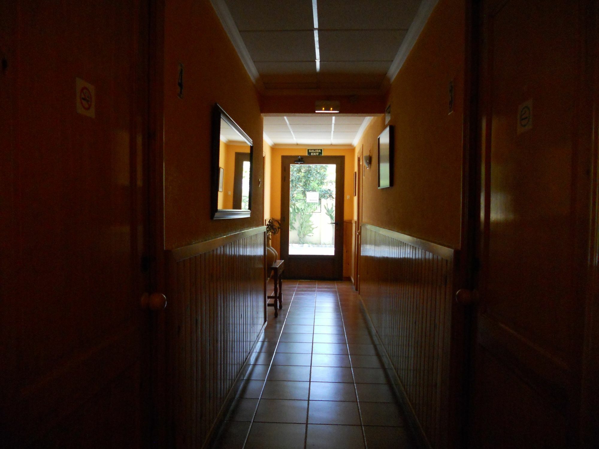 Hostal El Callejon Tarragona Kültér fotó